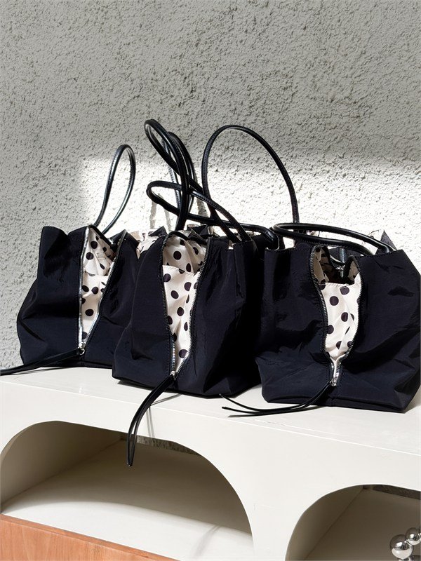 Cemplung Black Inner Polka